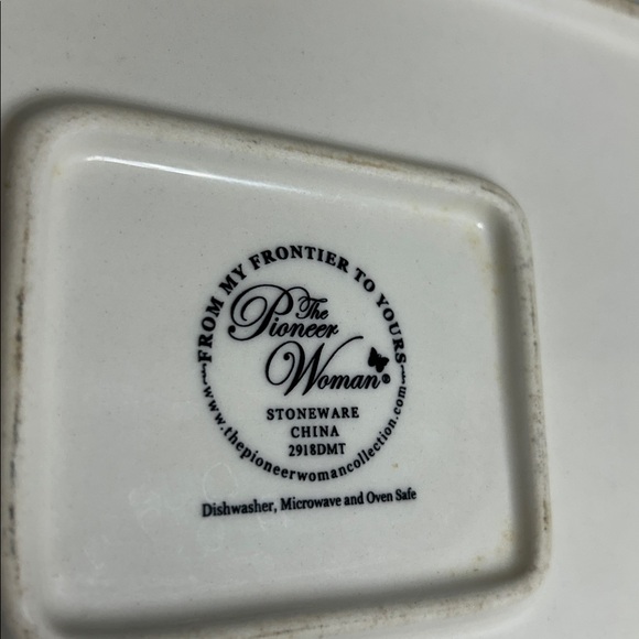 The Pioneer Woman rectangular casserole bowl. 12 x 8 x 3. - Picture 4 of 4